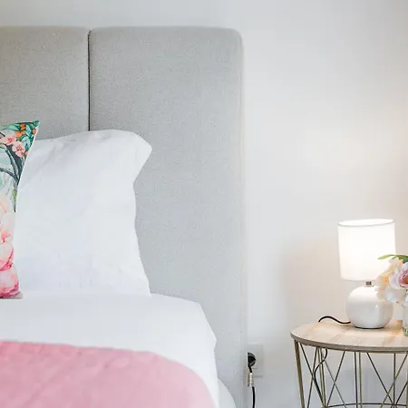 شقة Guestready - Majestic Riverside Terrace In *