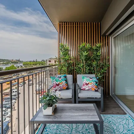 شقة Guestready - Majestic Riverside Terrace In *